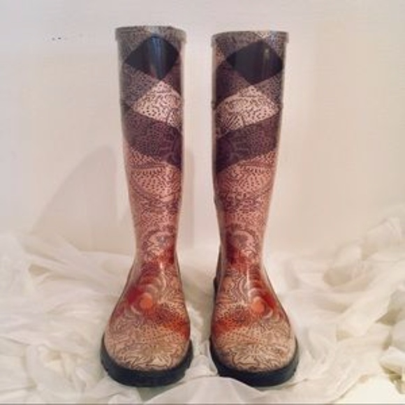 Burberry Ltd Ed Lace Over Signature Check Rainboot - Picture 8 of 8
